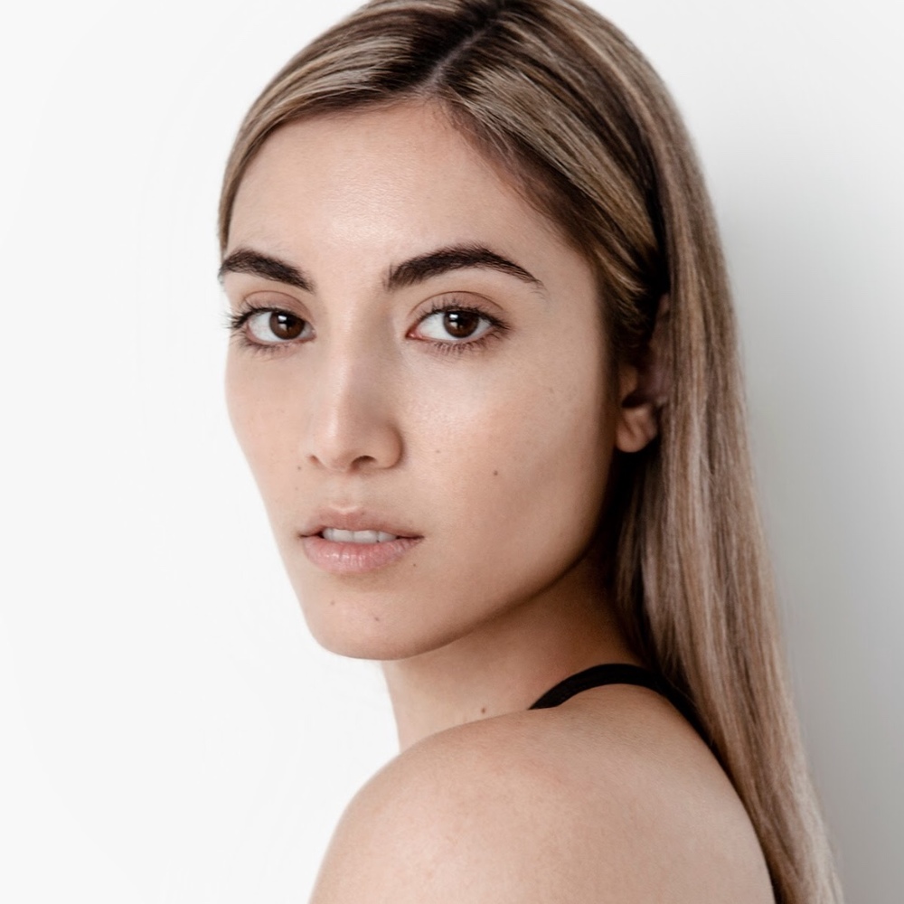 Meet your Posher, Mona